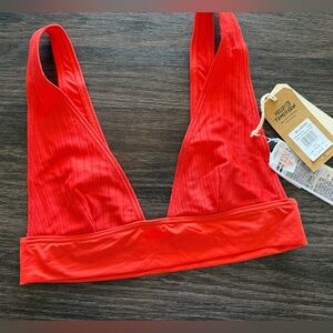 Billabong Poppy Red Plunge Bikini Top. NWT!